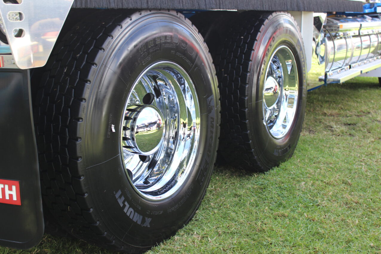 Shiny_chromed_wheels Superchrome